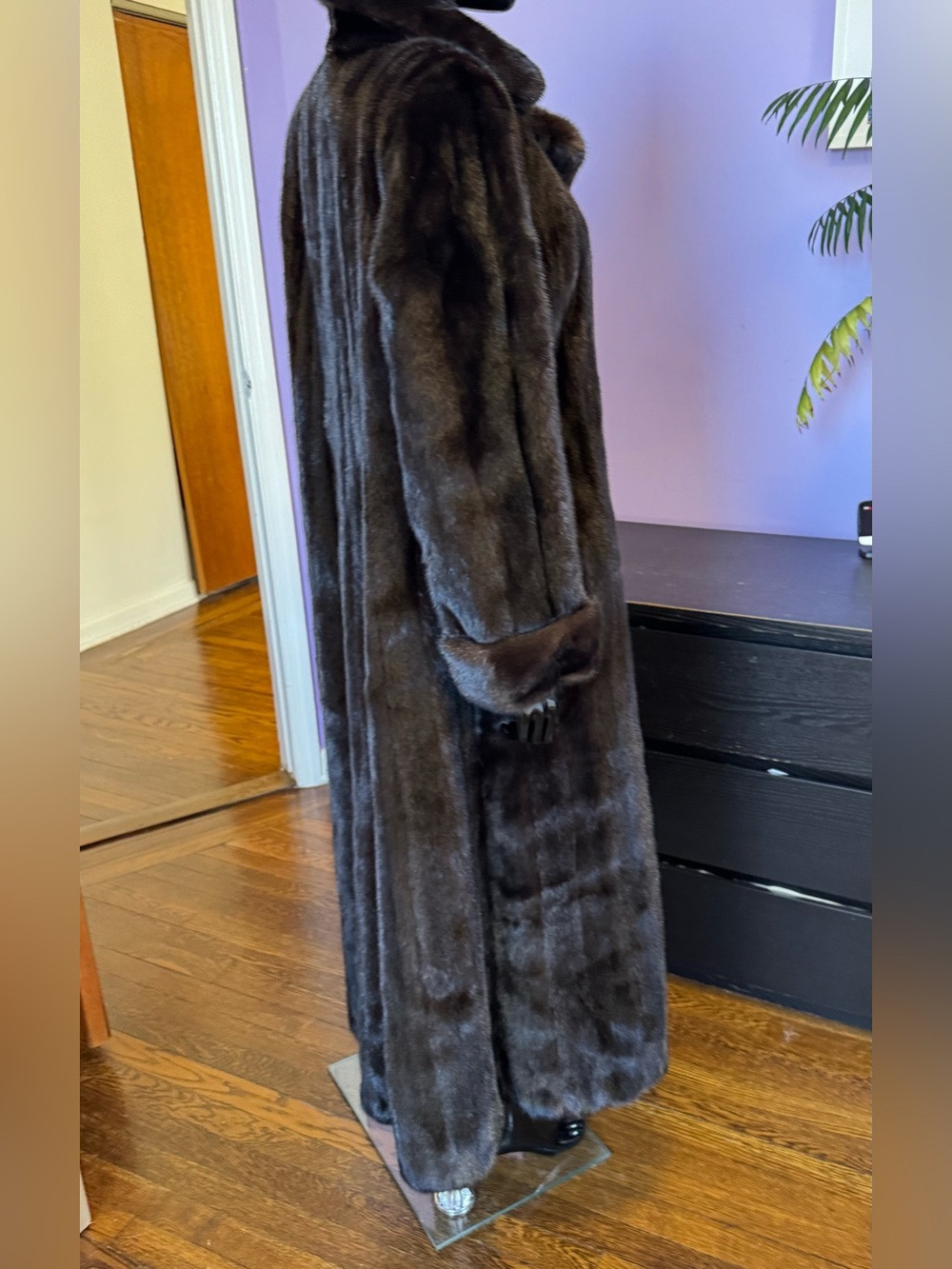 Guy Laroche black ranch natural mink Fur Coat - Picture 6 of 17